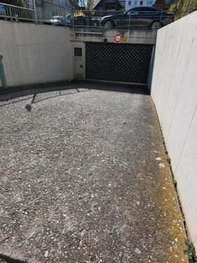 Foto - PKW Stellplatz in Zuffenhausen zu vermieten