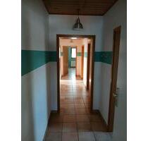 Charmante DG Wohnung mit 2,5 ZKB. Keller oder Speicher. 2 PKW - Mommenheim