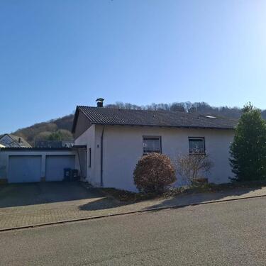 Foto - Freistehendes Einfamilienhaus mit Doppelgarage Oberwürzbach