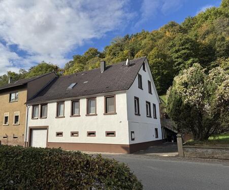 Foto - Einfamilienhaus mit großem Garten, Terrasse & Garage