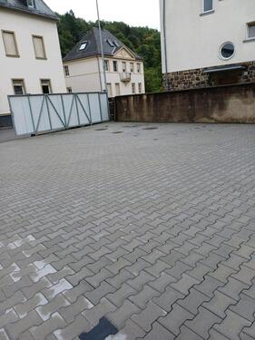 Foto - Parkplätze zu vermieten. - 1.200,00 EUR Kaltmiete,
