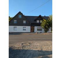 Freistehendes Mehrfamilienhaus - 309.000,00&nbsp;EUR Kaufpreis, ca.&nbsp; 205,00&nbsp;m&sup2; in Netphen (PLZ: 57250)
