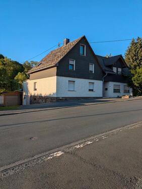 Foto - 9 Zimmer Mehrfamilienhaus, Wohnhaus in Netphen