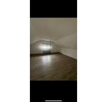 Helle renovierte 3-Zimmer Dachgeschosswohnung - Lampertheim