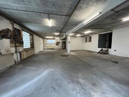 Foto - Sicherer Stellplatz für Oldtimer & PKW in Wuppertal-Küllenhahn