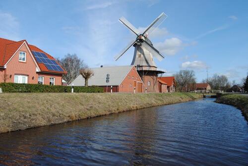 Foto - Attraktive Doppelhaushälfte in idyllischer Lage am Sauteler Kanal