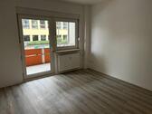 Foto - Erstberzug nach Sanierung, 2 Zimmer, Erdgeschoss, Balkon