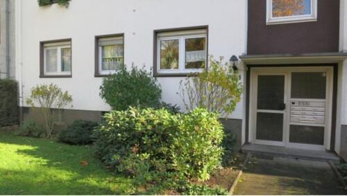 Foto - 4 Zimmerwohnung EG mit Balkon, PKW-Stellplatz und grossem Garten