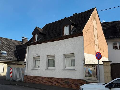 Foto - Einfamilienhaus mit Wintergarten, Anbau und Garage