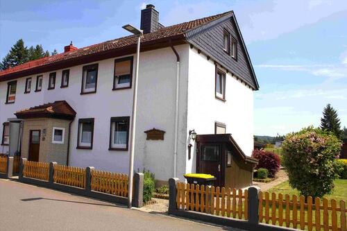 Foto - Doppelhaushälfte mit großem Grundstück - Doppelgarage - Werkstatt