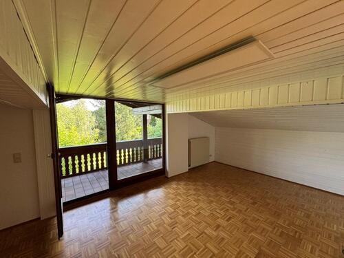 Foto - Dachgeschosswohnung mit großem Balkon in BW-Reinhardshausen – frisch renoviert