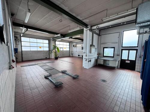 Foto - Lagerhalle KFZ Werkstatt Halle mit Einrichtung zu vermieten