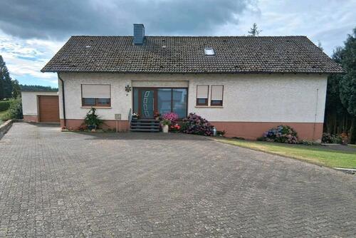 Foto - Wohnhaus mit möglicher Einliegerwohnung