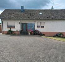 Wohnhaus mit möglicher Einliegerwohnung - Neukirchen