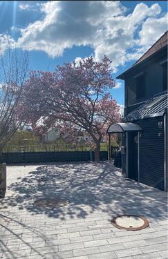 Foto - ZUR MIETE! Einfamilienhaus mit schönem Hof und Doppelgarage