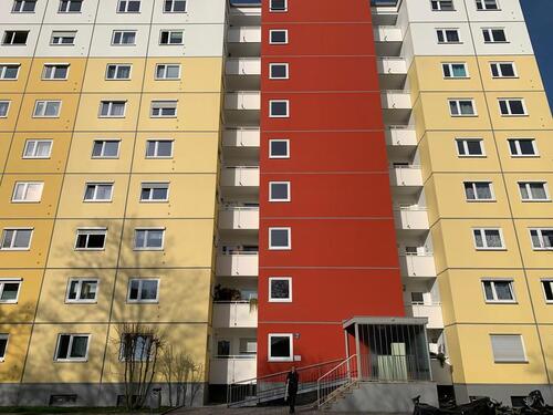 Foto - 3-Zimmer-Wohnung mit Loggia – Aufzug & ruhige Lage nahe PEP & Ost