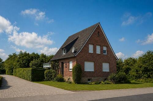 Foto - Einfamilienhaus mit Einliegerwohnung auf großem Grundstück