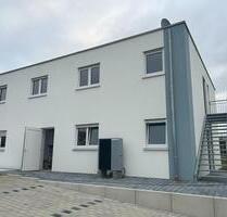 Erstbezug in Hardheim: Moderne 3-Zimmer-Wohnung mit Balkon