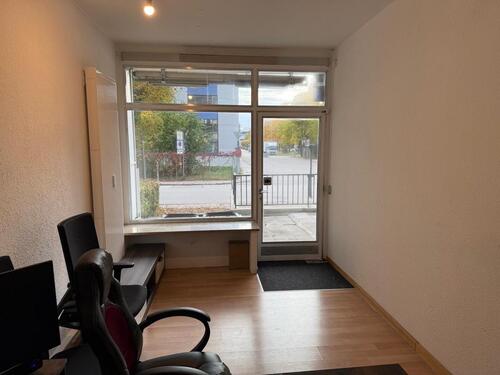 Foto - Gewerbeeinheit mit 3 Räumen und 5 Stellplätzen in Neufahrn