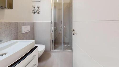 Foto - Moderne 2-Zimmer-Wohnung mit Terrasse – Frisch Renoviert