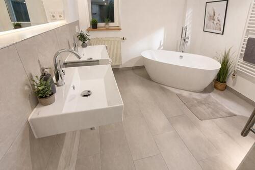 Foto - Altbau + Moderne großzügige 3 Raum Wohnung in Güstrow (LK Rostock)