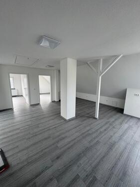 Foto - Attraktive und Sanierte, 3 Zimmer Dachgeschosswohnung mit Balkon