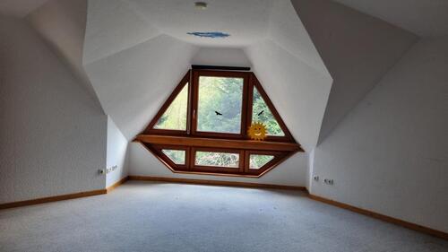 Foto - Großzügiges Ein-Zweifamilienhaus am Waldrand, vielseitig nutzbar