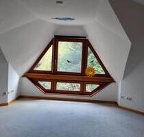 Großzügiges Ein-Zweifamilienhaus am Waldrand, vielseitig nutzbar - Kellinghusen