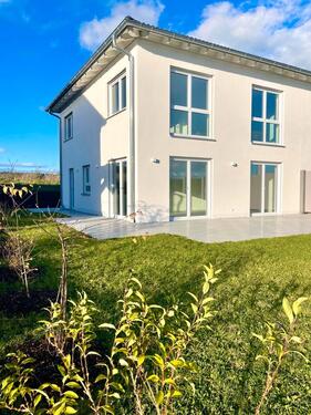 Foto - DHH mit Garten, 5 Zimmer, EBK, Neubau 2024