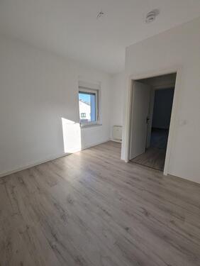 Foto - +++NEU SANIERTE FREUNDLICHE 3-R. WHG+M. BALKON+DUSCHBAD M. FENSTER