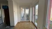 Foto - Moderne 2-Zimmer-Wohnung mit Balkon, Parkettboden und Stellplatz