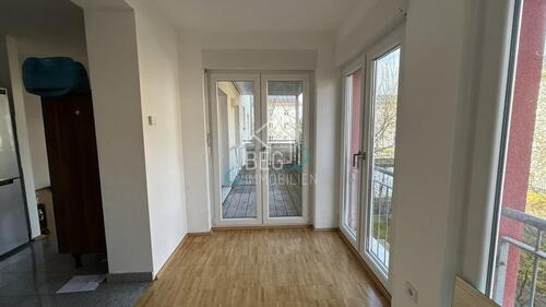 Foto - Moderne 2-Zimmer-Wohnung mit Balkon, Parkettboden und Stellplatz