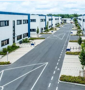 Foto - Flexibel nutzbare Gewerbehalle mit Hochregalen zu vermieten