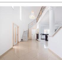 EXKLUSIVE VILLA MIT LAGERHALLE, DOPPELGARAGE UND EINLIEGERWOHNUNG - Nordheim