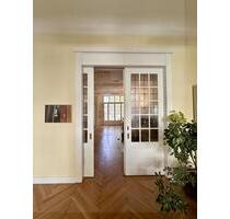 Möblierte Altbau-Bürofläche mit eigenem Zugang im Zentrum Berlins