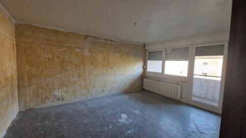 Foto - Leerstehende renovierungsbedürftige 3-Zi-Wohnung -keine Provision