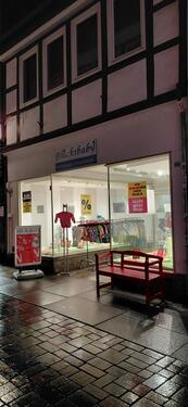Foto - - Ladengeschäft in der Hokenstraße mit großer Schaufensterfläche -