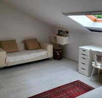 Gemütliche 35qm DG Zimmer - 900,00&nbsp;EUR Kaltmiete, ca.&nbsp; 35,00&nbsp;m&sup2; in München (PLZ: 80995) Feldmoching-Hasenbergl