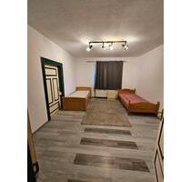 WG Zimmer zu vermieten - 400,00&nbsp;EUR Kaltmiete, ca.&nbsp; 136,00&nbsp;m&sup2; in Gaukönigshofen (PLZ: 97253)