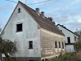 Foto - Kleines, freistehendes Einfamilienhaus mit Garage