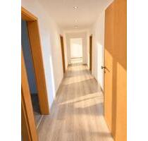 Großzügige 4-Zimmer Wohnung 115 m² Hell modern Badewanne - Homburg