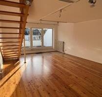 Geschmackvolle Maisonette-Wohnung mit 3 Zimmern, Balkon + EBK - Aschaffenburg Damm