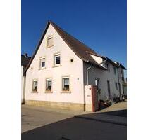 Altbauwohnung im Erdgeschoß - 700,00&nbsp;EUR Kaltmiete, ca.&nbsp; 67,00&nbsp;m&sup2; in Haßloch (PLZ: 67454)