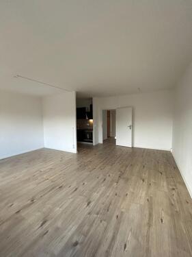 Foto - LICHTDURCHFLUTENDE 3 ZIMMER-WOHNUNG mit EBK, Balkon & offene Küche