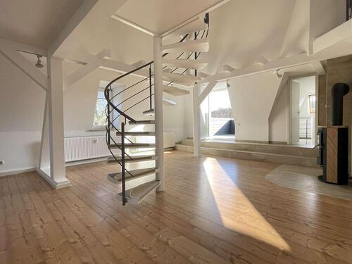 Foto - Modernisierte 3-Raum Dachgeschosswhg. mit Dachterrasse & Kamin