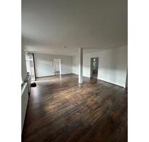 3 Raum Wohnung in Saalfeld - 825,00&nbsp;EUR Kaltmiete, ca.&nbsp; 103,00&nbsp;m&sup2; in Saalfeld (Saale) (PLZ: 07318)