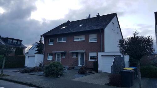 Foto - Doppelhaushalthälfte mit Potenzial und großem Garten (Euskirchen)