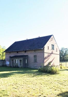 Foto - freistehendes kleines Haus im Außenbereich der Kurstadt Bad Lieb.
