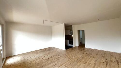 Foto - 3 ZIMMER-WOHNUNG - Balkon, moderne EBK & 65 Zoll Fernseher (kostenlos)