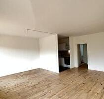 3 ZIMMER-WOHNUNG - Balkon, moderne EBK & 65 Zoll Fernseher (kostenlos) - Chemnitz Klaffenbach
